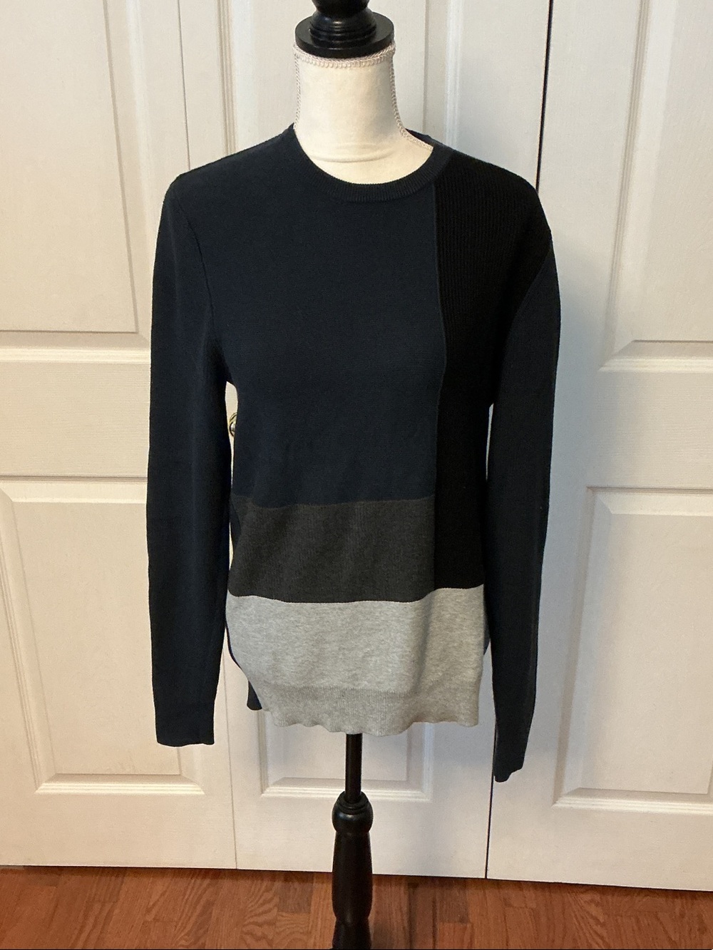 14th & Union Black, Charcoal & Light Gray Colorblock Crewneck Sweater